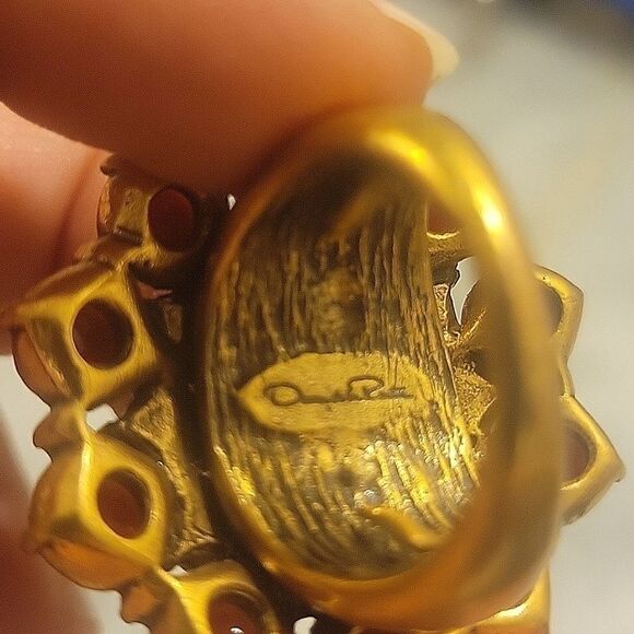 NEW Oscar De La Renta Red 7 Rose Flower Rosette Cabochon Cocktail Statement Ring - Picture 7 of 7